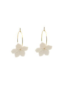 Boucles d'Oreilles Créoles Fleurs Blanches