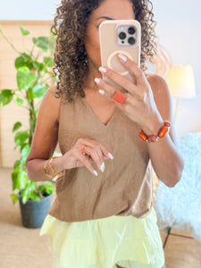 Top V à bretelles anneaux en viscose souple camel